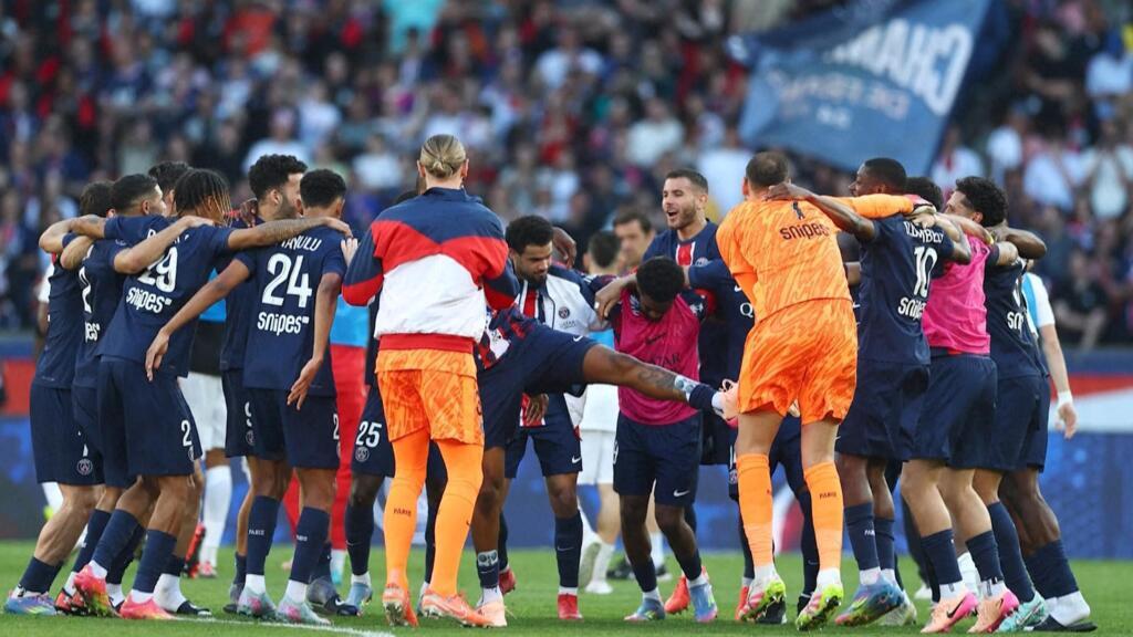 le PSG remporte son 13e titre en battant tranquillement Angers